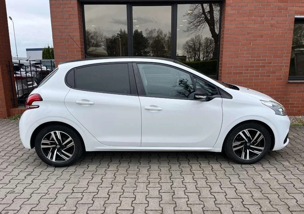 Peugeot 208 cena 31200 przebieg: 146000, rok produkcji 2017 z Turek małe 352